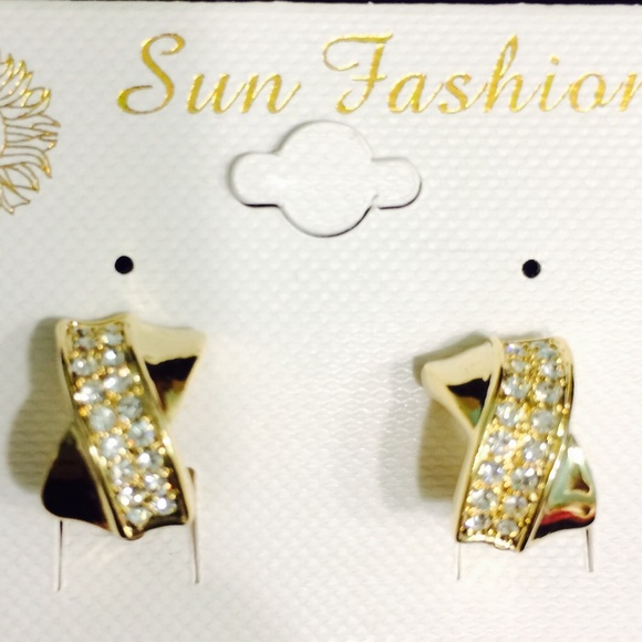 New Gold Tone Stud Earrings