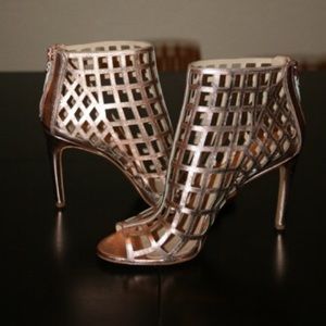 NIB Via Spiga Elenora Caged Heel