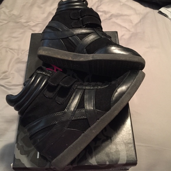 Wedge shoes