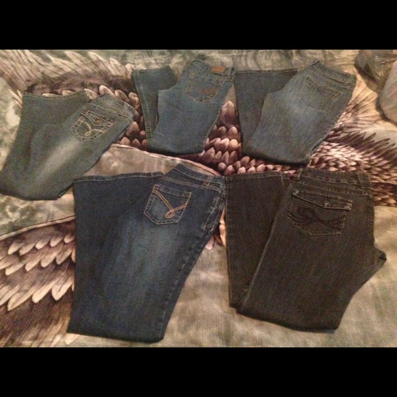 ⚡️ FLASH SALE⚡️4 Size 3 Jeans