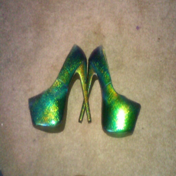 Sky high seven in charlotte russe iradescent heel