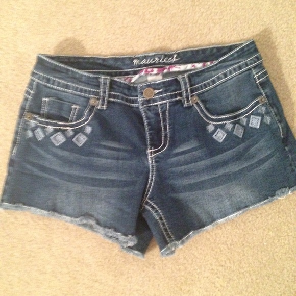 Denim Shorts worn only once - Maurice's size 9/10 - Picture 1 of 3