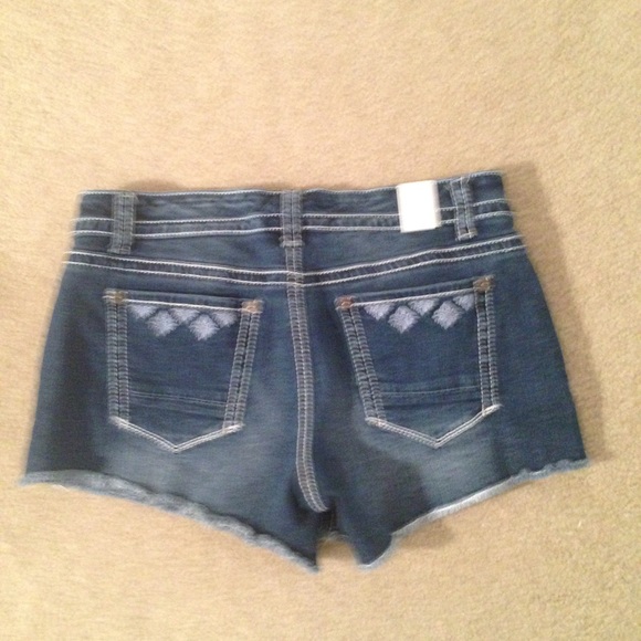 Denim Shorts worn only once - Maurice's size 9/10 - Picture 2 of 3