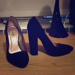 Chunky Point toe pumps