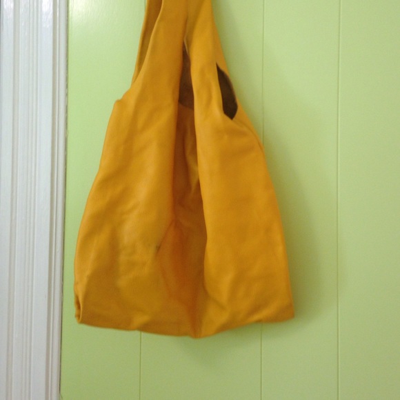 Baggu leather shopper bag.