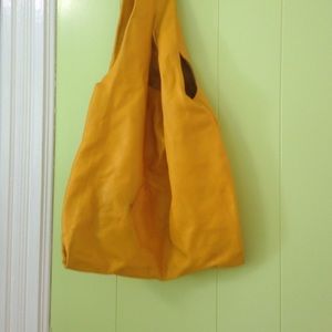 Baggu leather shopper bag.
