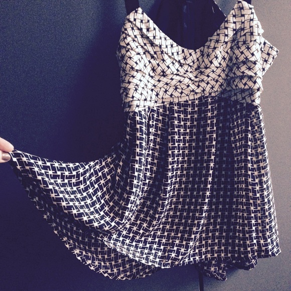 Geometric Pattern Boho Top - Picture 2 of 4