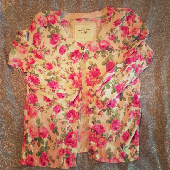 Floral Abercrombie and Fitch grey cardigan