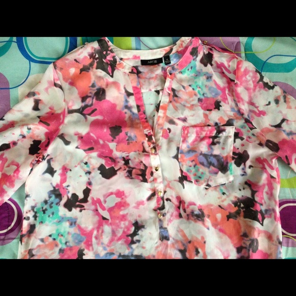 Vibrant Blouse - Picture 2 of 3