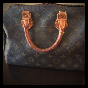 Authentic Louis Vuitton speedy 25 bag.