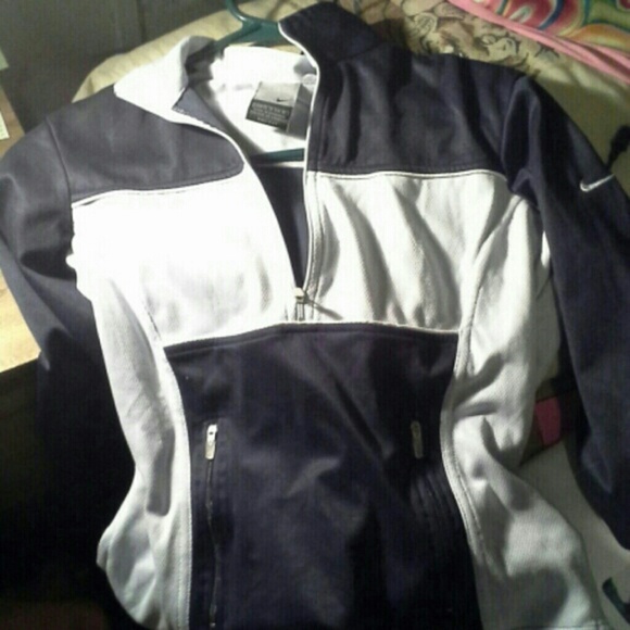 ON HOLD*Nike half zip windbreaker