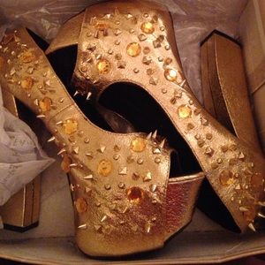 Gold Spiked and embellished chunky heel pumps