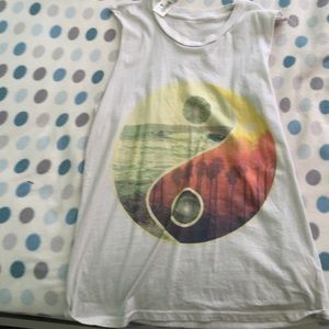 BRANDY MELVILLE yin yang shirt