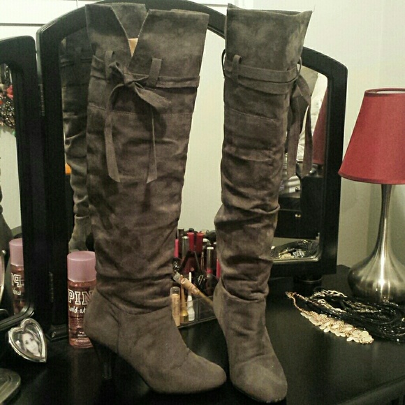 Bundle of 2 over the knee boots