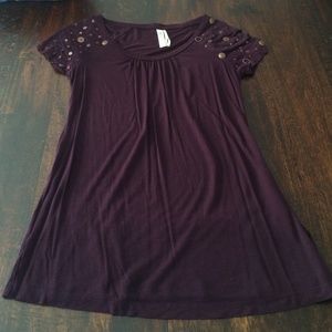 Cute deep purple top.