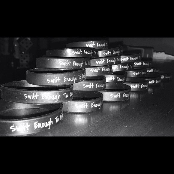 bracelet with motivational saying-One band only