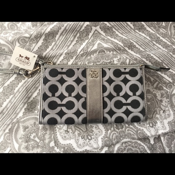 Brand new Coach wrist wallet. Comes with tags.