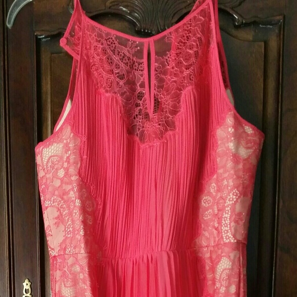 gorgeous coral dress. hem is lower in the back. - Picture 2 of 4
