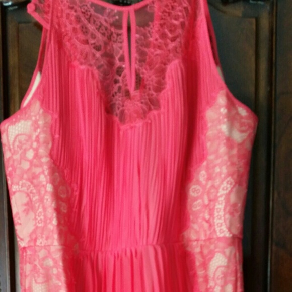 gorgeous coral dress. hem is lower in the back. - Picture 3 of 4
