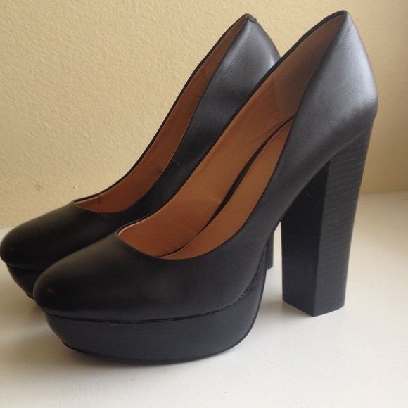Black platform pumps