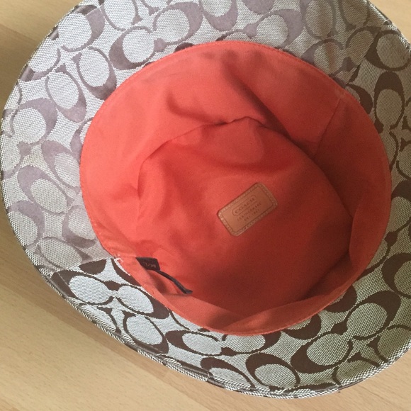 Authentic Coach bucket hat new w/o tag - Picture 3 of 4