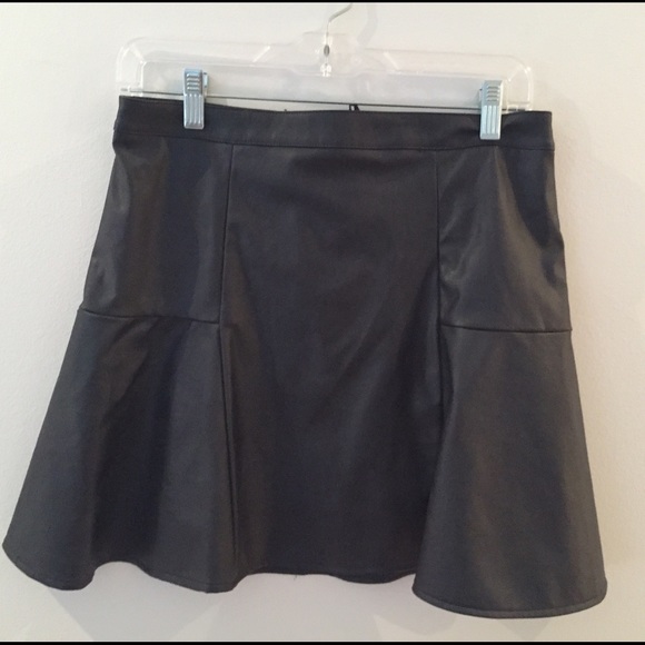 Faux leather mini skirt