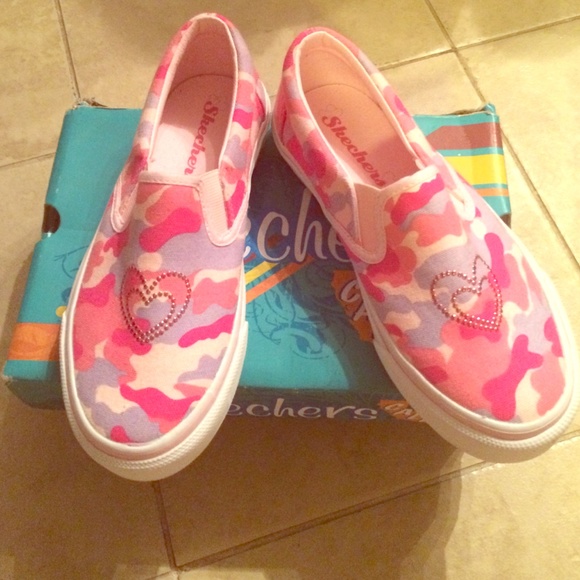 SALE!! 💞 SKECHERS 2y diamonds shoes