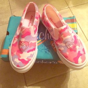 SALE!! 💞 SKECHERS 2y diamonds shoes