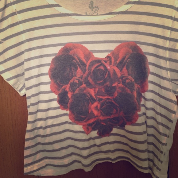 dELiA*s Heart Crop Top