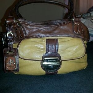 B. Makowsky handbag
