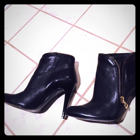 Black Carlos high heels