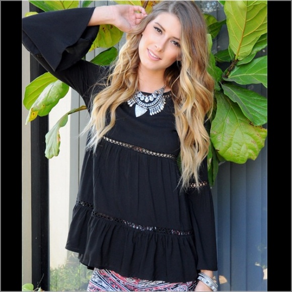 Tops - 1 HOUR SALE‼️Flowy Black Top-MEDIUM🌷