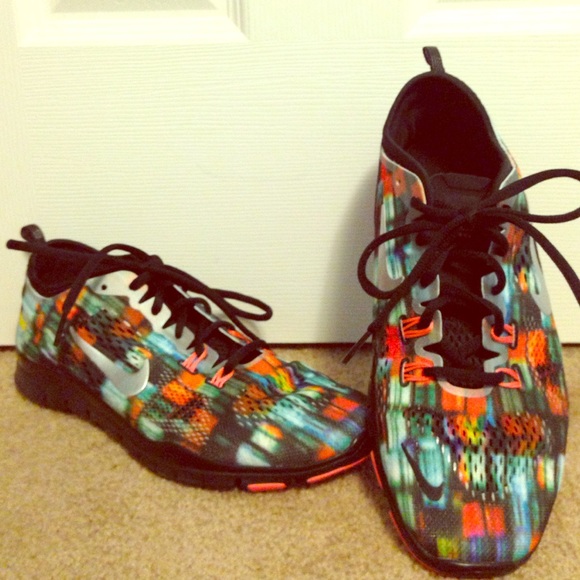 *RESERVED* Nike free 5.0