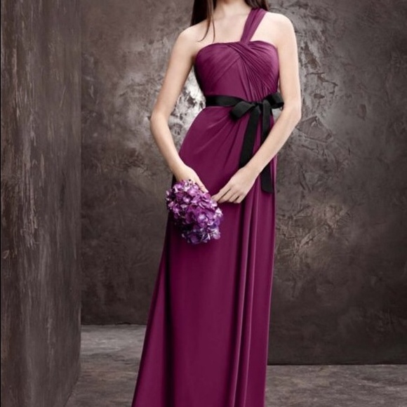 Vera Wang White One Shoulder Draped Column Dress. - Picture 1 of 2