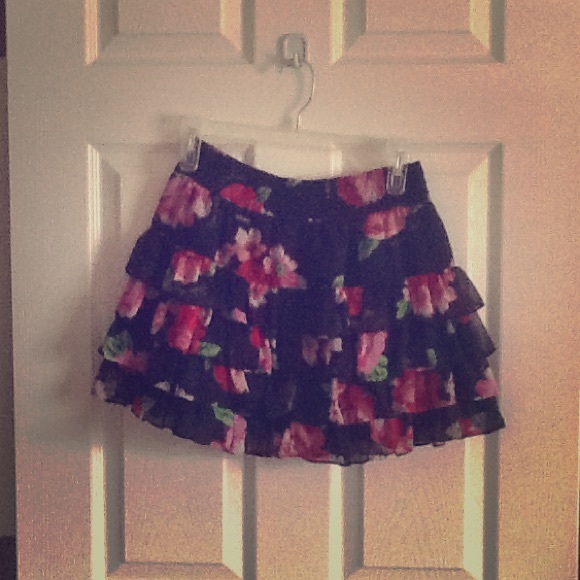 Hollister floral ruffled skirt