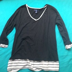 Gap v neck tee