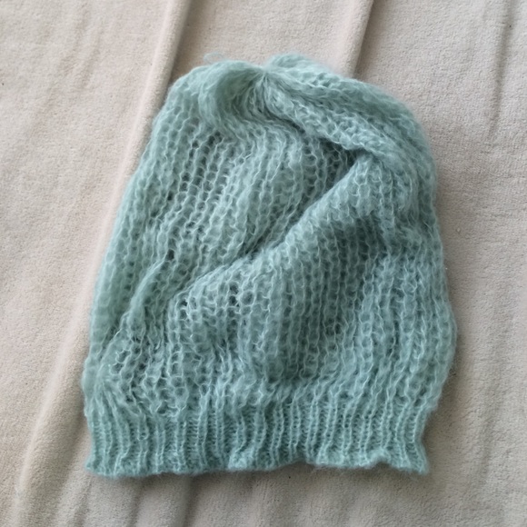 Urban Outfitters lightweight knit beanie mint