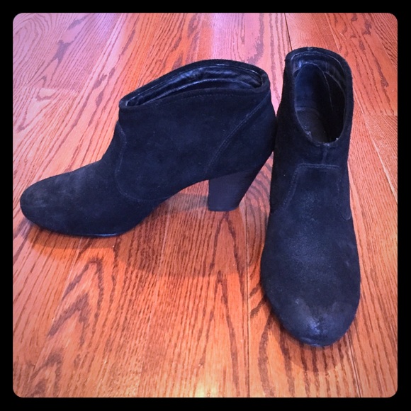 Report Shoes - Report suede booties