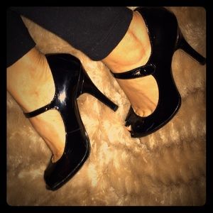 Steve Madden patent leather pumps