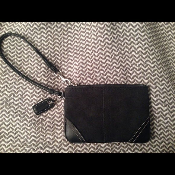 Black wristlet