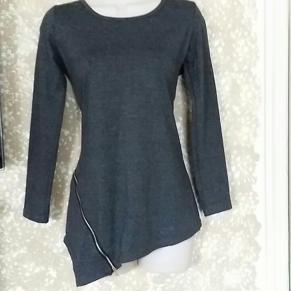 Asymmetrical grey top with cute zipper detail