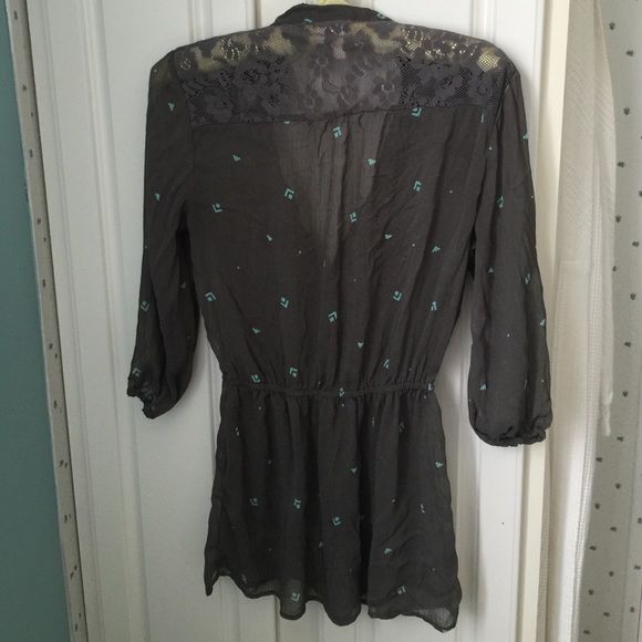 Sold !!!!Adorable sheer Aztec design blouse - Picture 2 of 2