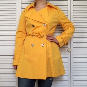 ☔️April showers bring May flowers 💐 Trench coat