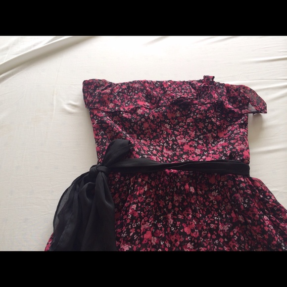 WHBM DRESS. - Picture 2 of 3