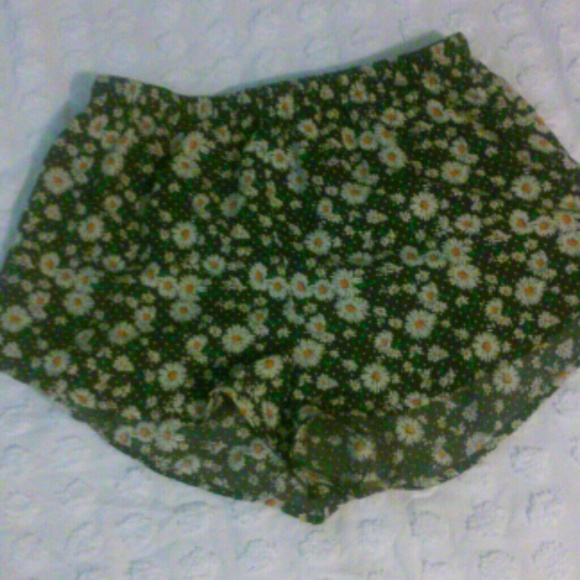 Daisy shorts