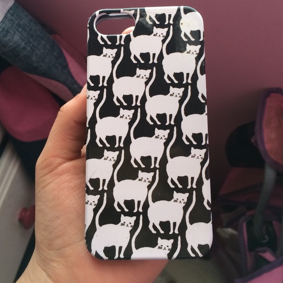 A cat covered Iphone 5/5s case