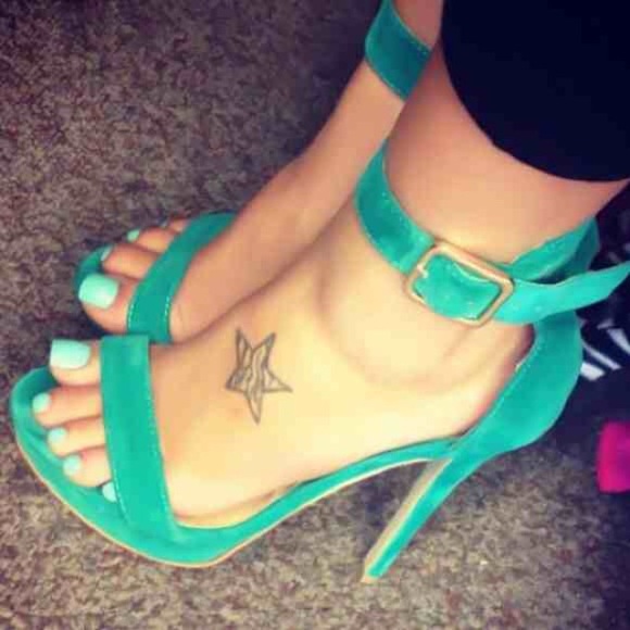 Just fab turquoise ankle strap heels 💜 - Picture 1 of 1