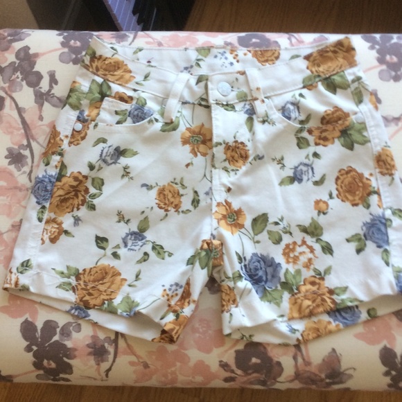 Floral white short