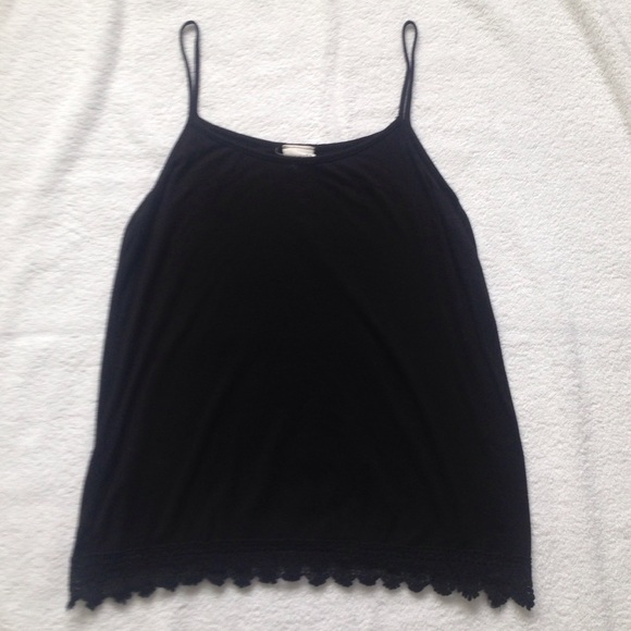 XL kids spaghetti strap top with lace trim.