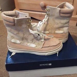 High Top gold/Camo womens Sperrys
